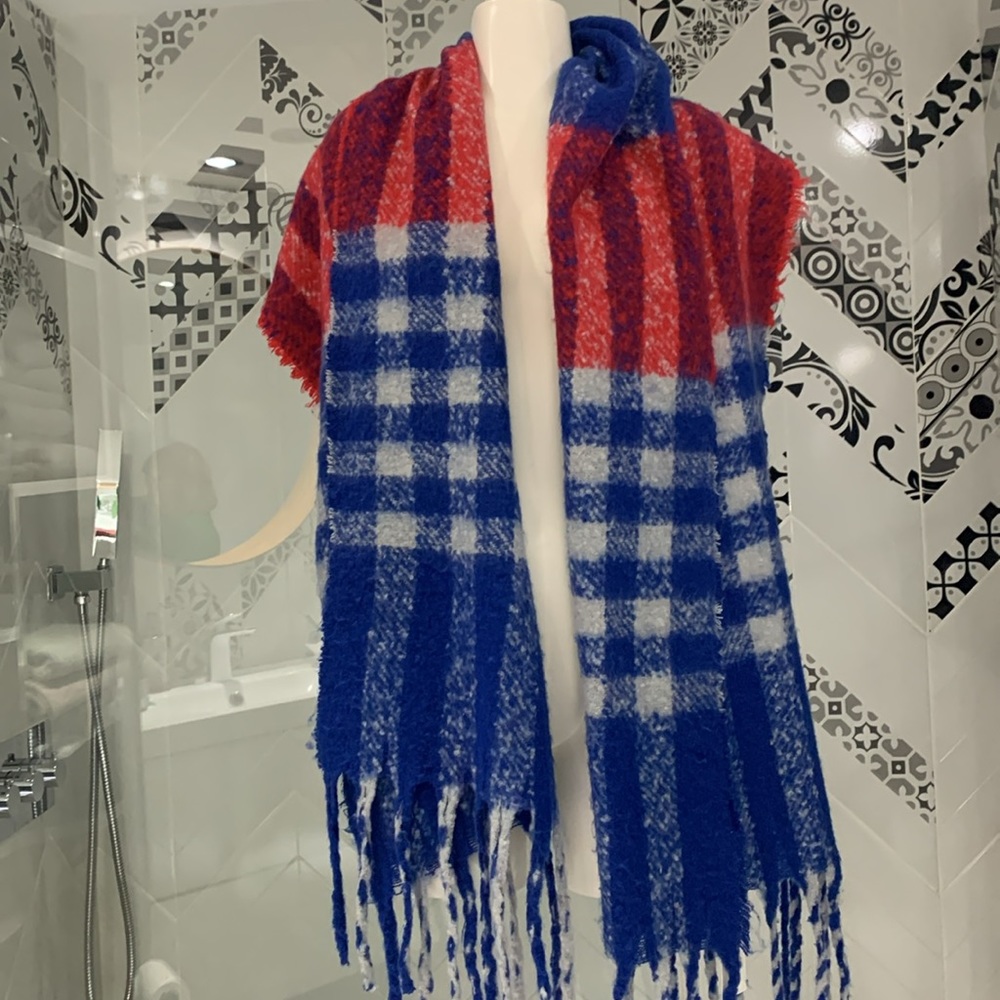 NWT🌺Beautiful Soft Large Wool Acrylic Blend Scarf - Picture 3 of 9
